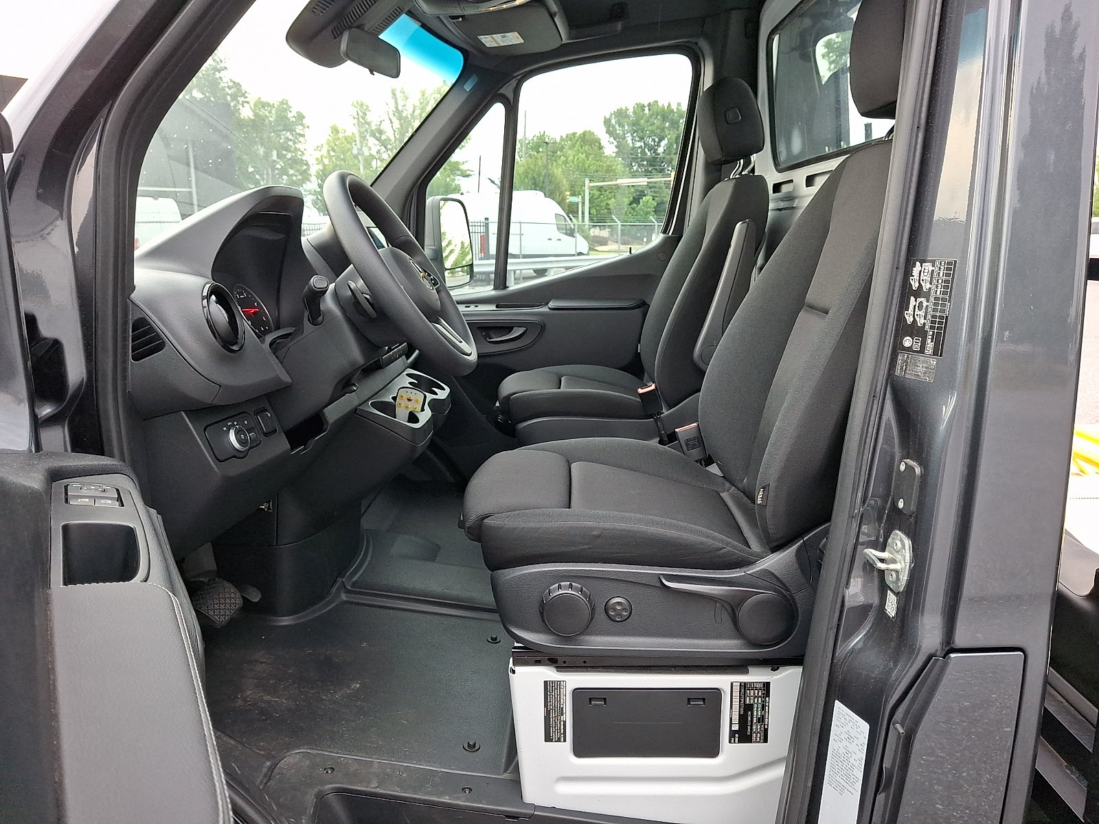 Used 2023 Mercedes-Benz Sprinter 4500 image 16