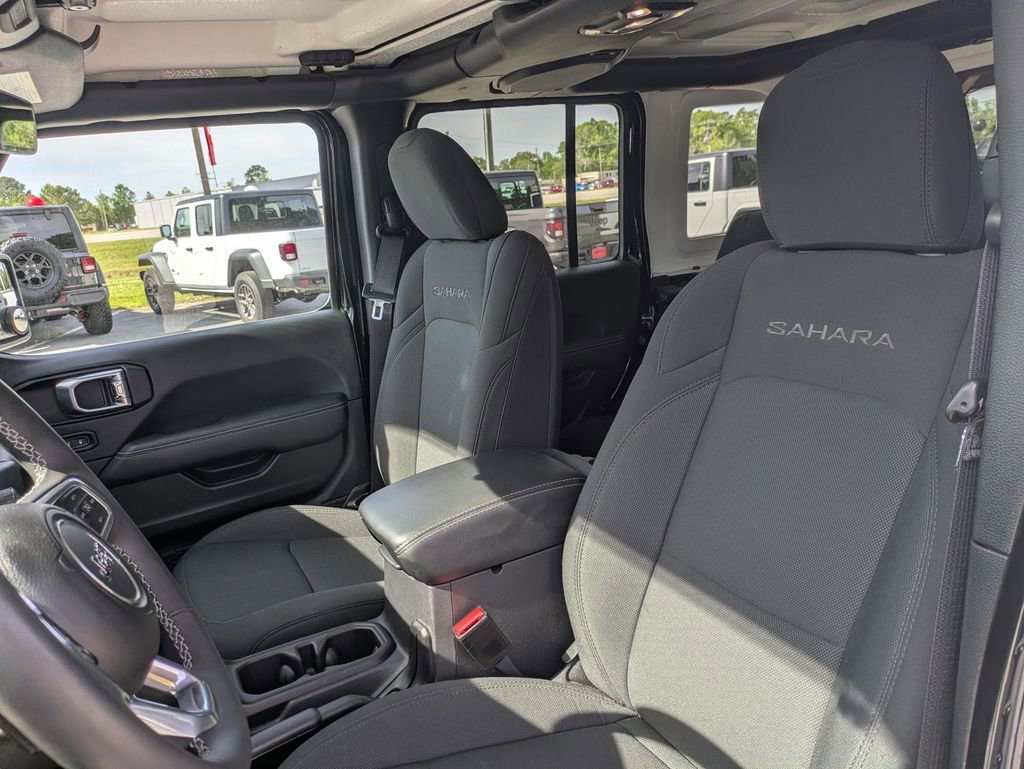 Used 2023 Jeep Wrangler Sahara image 13