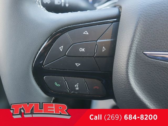 Certified 2025 Chrysler Pacifica Limited image 28