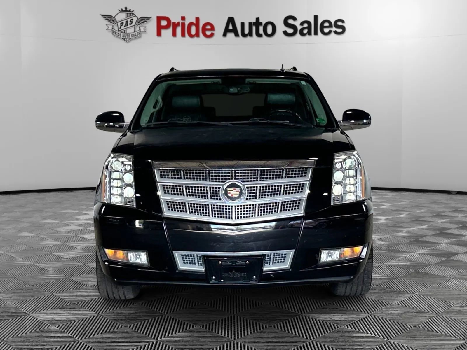 Used 2014 Cadillac Escalade ESV Platinum image 2