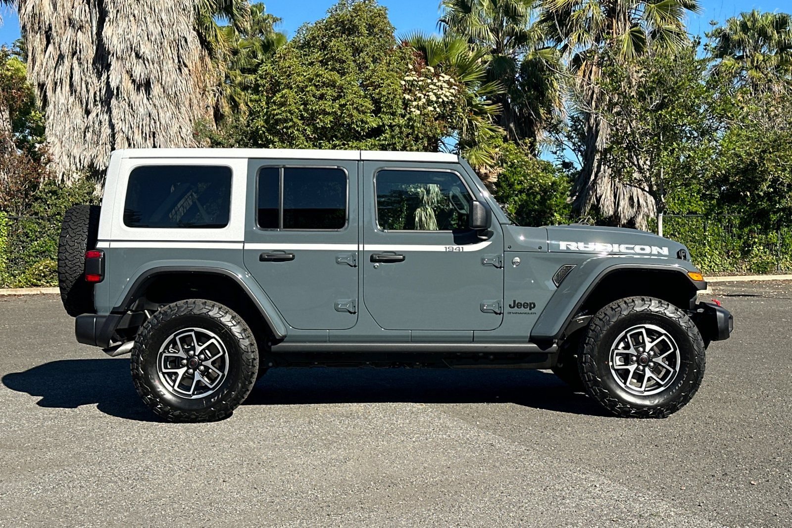 New 2026 Jeep Wrangler Unlimited Rubicon w/ Whitecap Package AWD/4WD image 2