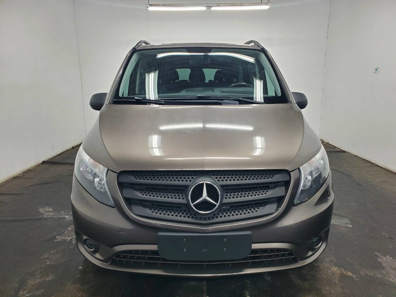 Used 2017 Mercedes-Benz Metris Passenger image 2