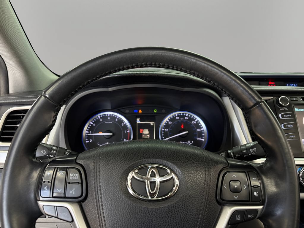 Used 2019 Toyota Highlander XLE FWD image 20