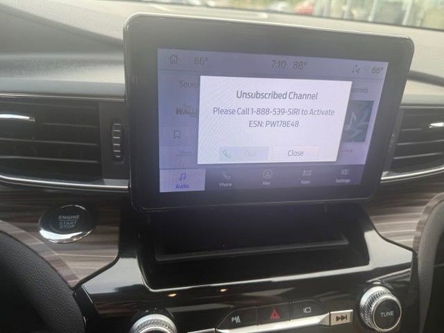 Used 2022 Ford Explorer Limited w/ Equipment Group 301A AWD/4WD image 13