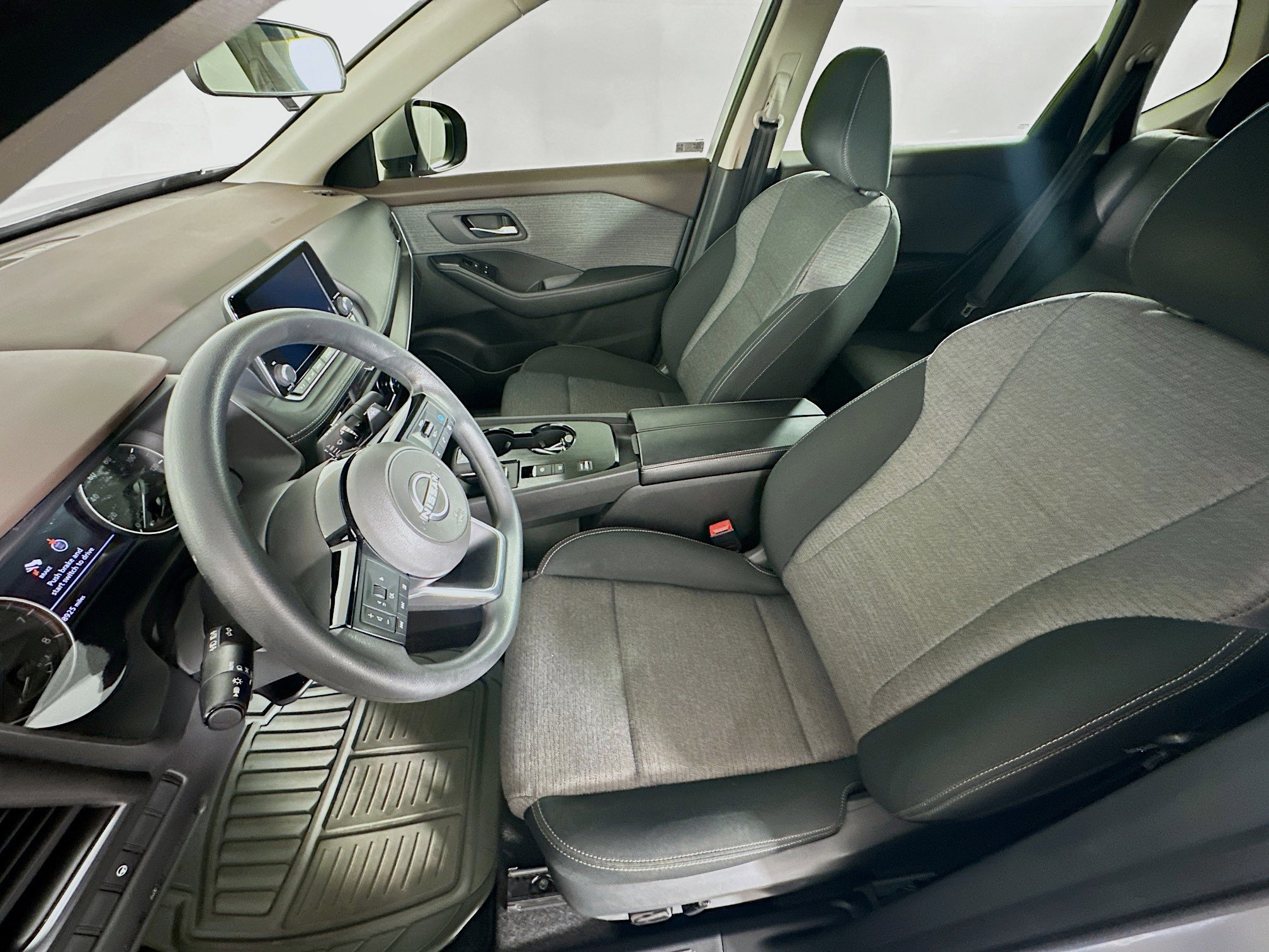 Used 2023 Nissan Rogue SV FWD image 13