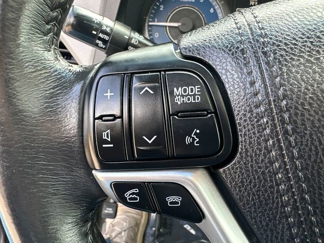 Used 2017 Toyota Sienna XLE Premium image 40