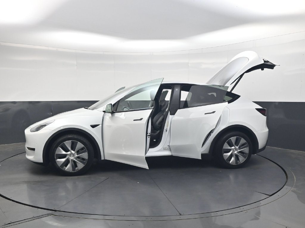 Used 2022 Tesla Model Y Long Range AWD/4WD image 34