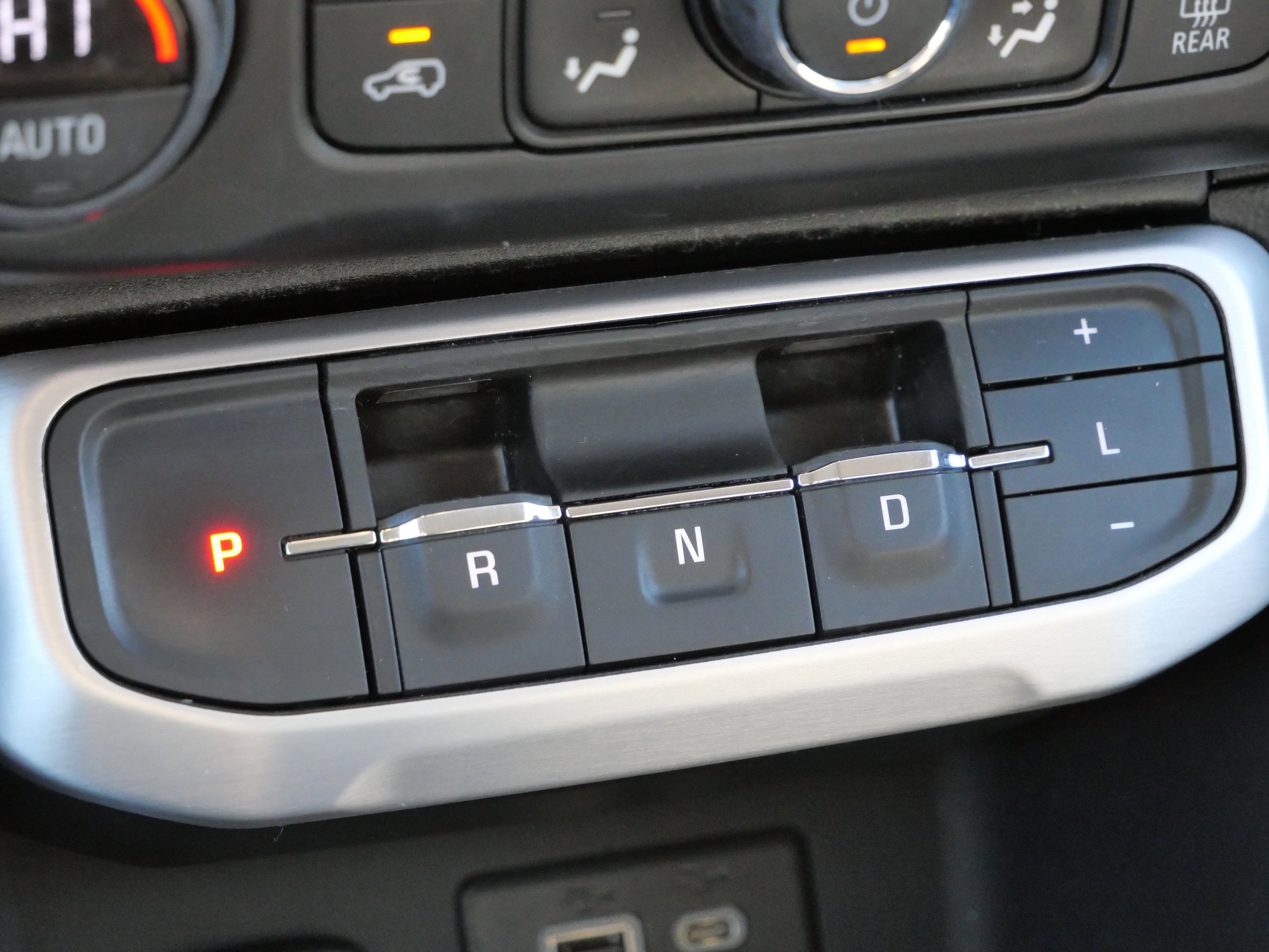 Used 2020 GMC Acadia SLT image 25