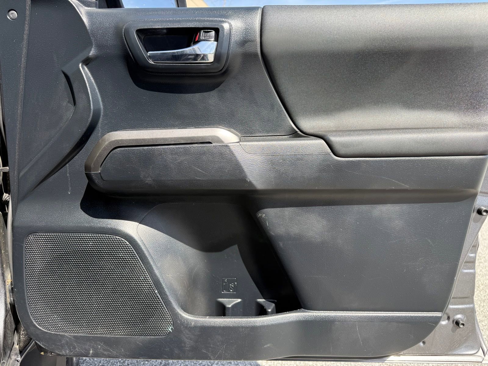 Used 2019 Toyota Tacoma TRD Off-Road w/ Technology Package image 41