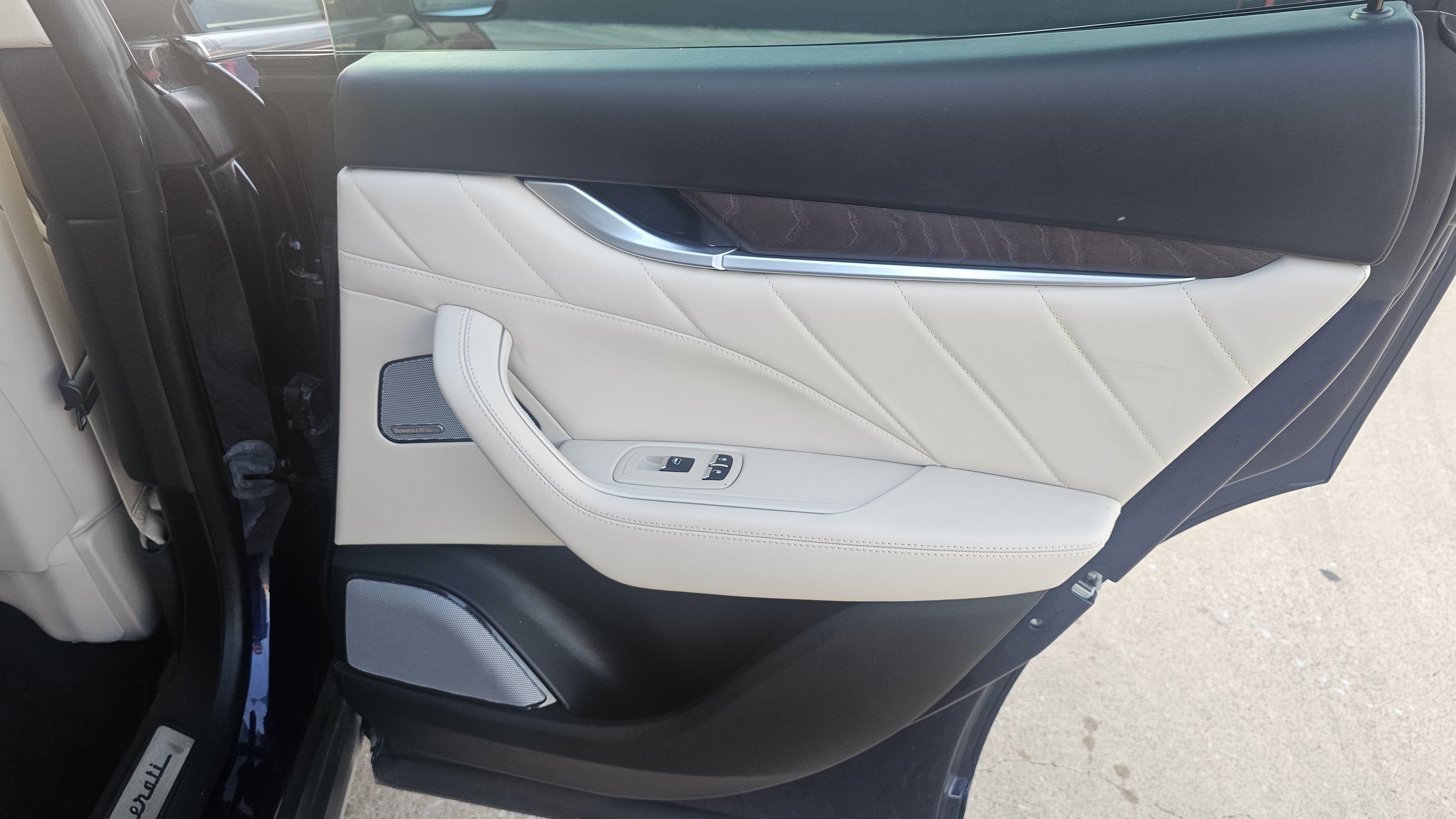 Used 2019 Maserati Levante GranLusso AWD/4WD image 36