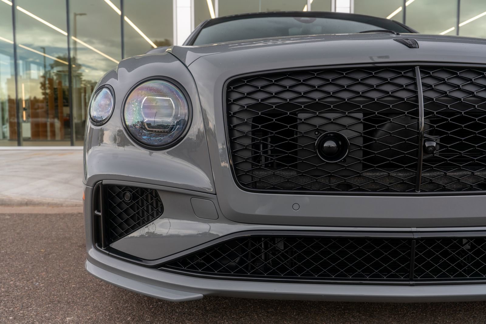 New 2025 Bentley Flying Spur Plug-In Hybrid image 4