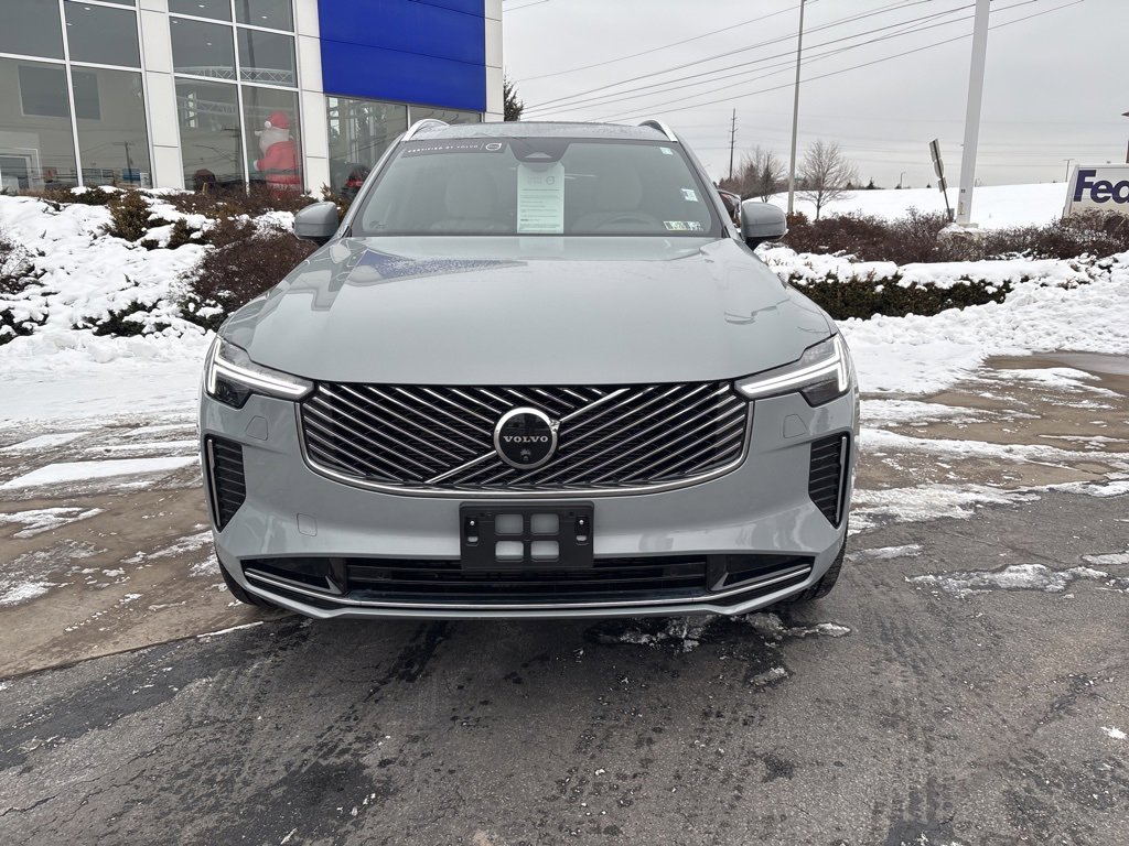 Certified 2025 Volvo XC90 B6 Plus image 2