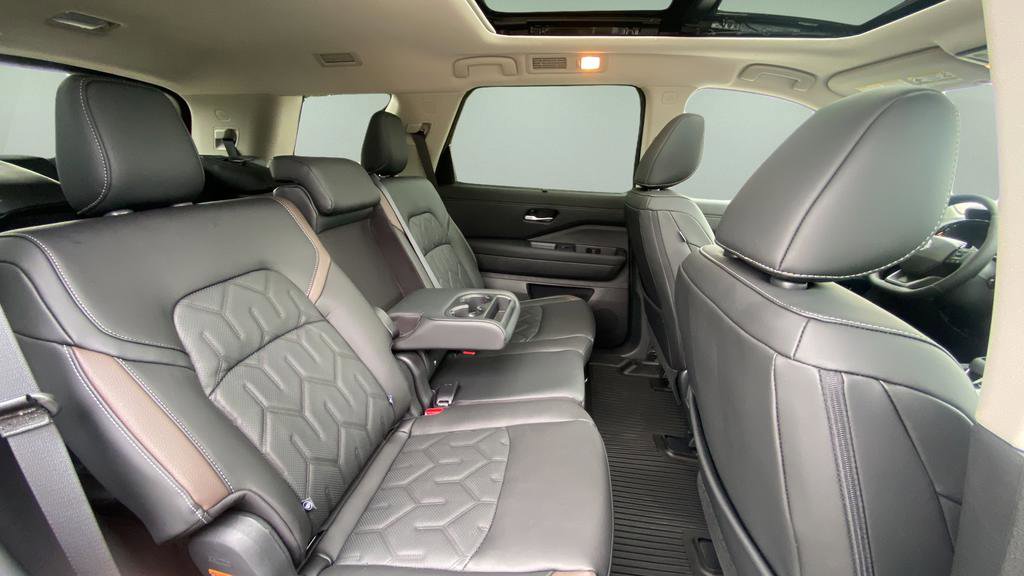 New 2026 Nissan Pathfinder Platinum w/ Cargo Package AWD/4WD image 17