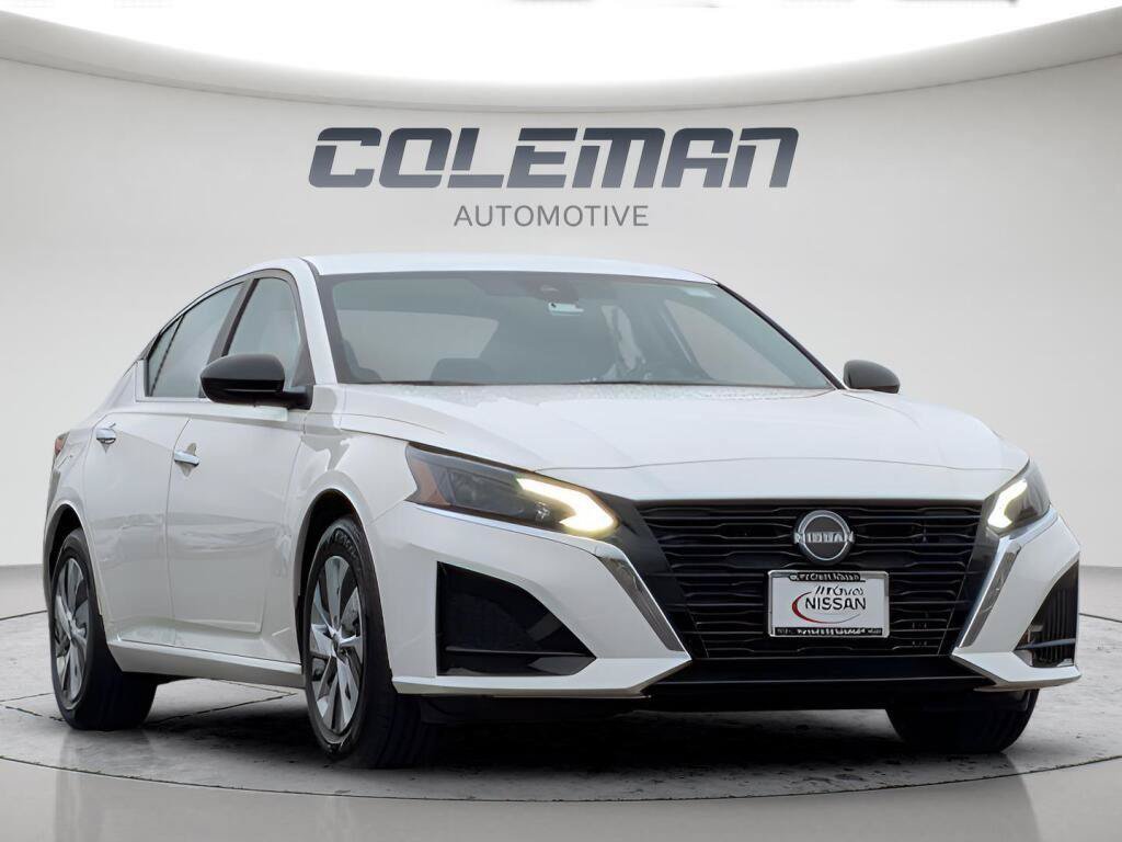 Certified 2025 Nissan Altima 2.5 S FWD image 3