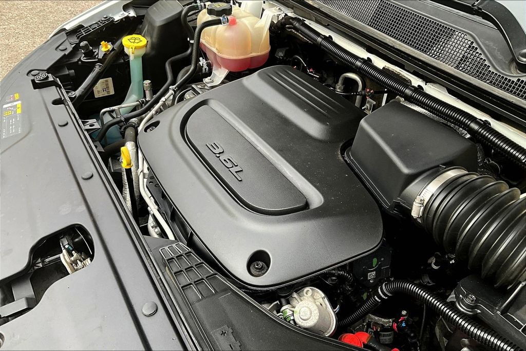 Used 2023 Chrysler Pacifica Touring-L image 29