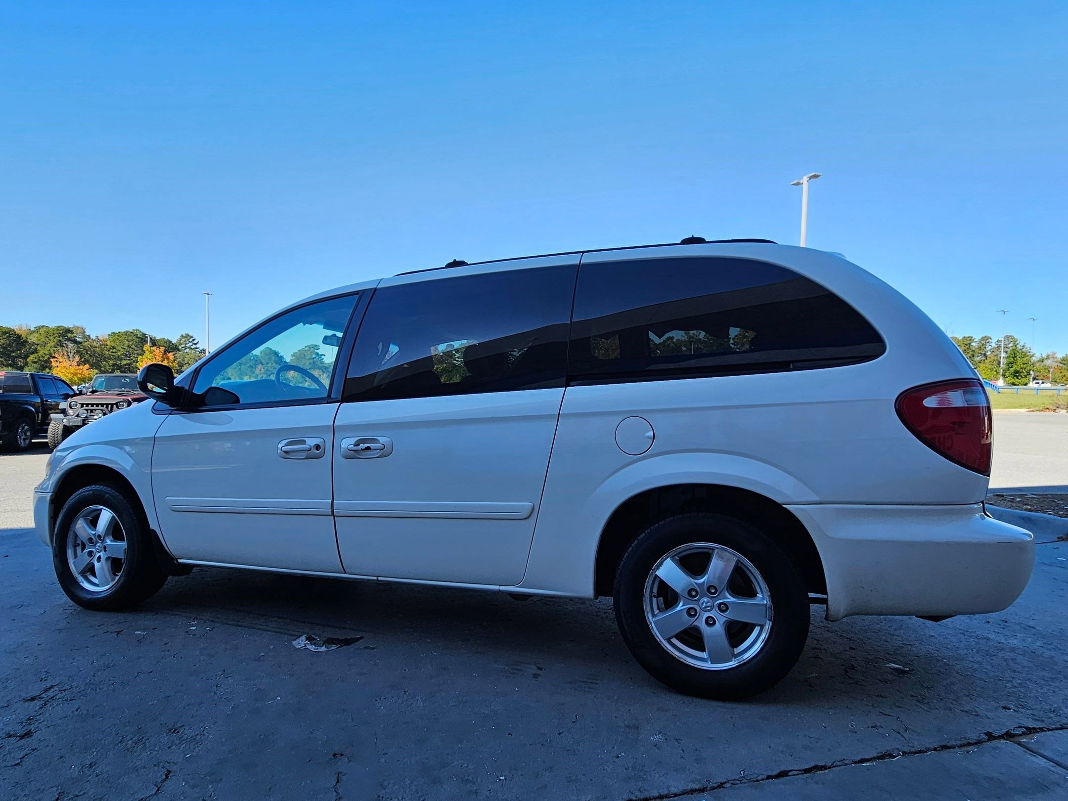 Used 2007 Dodge Grand Caravan SXT image 5