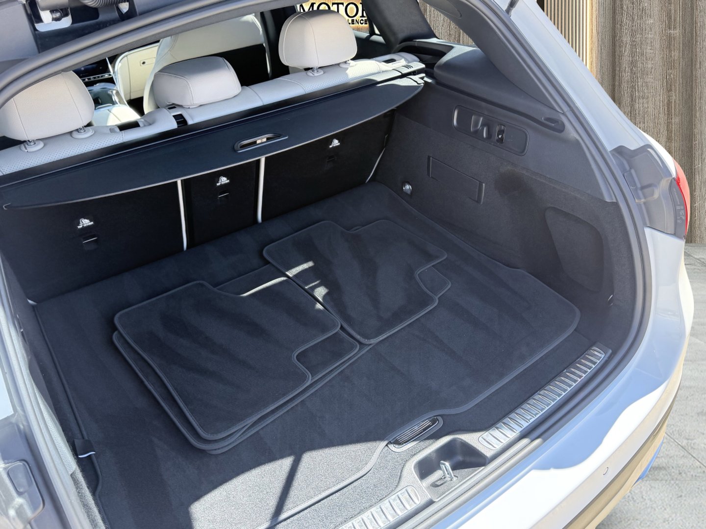 Used 2025 Mercedes-Benz GLC 300 4MATIC image 14