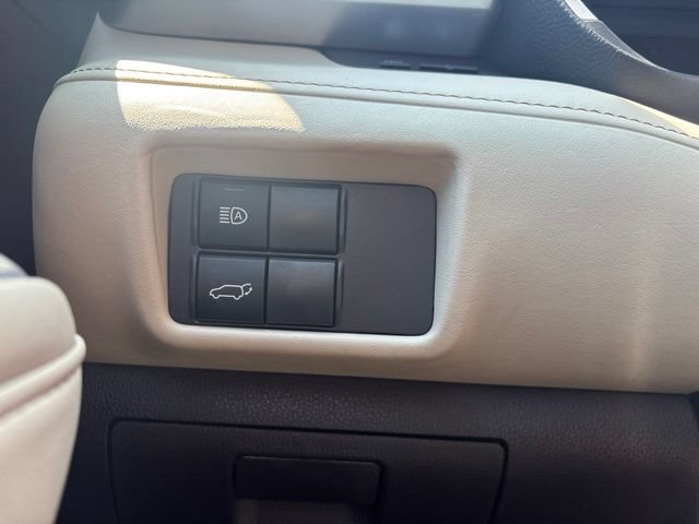 Used 2022 Toyota Highlander XLE FWD image 15