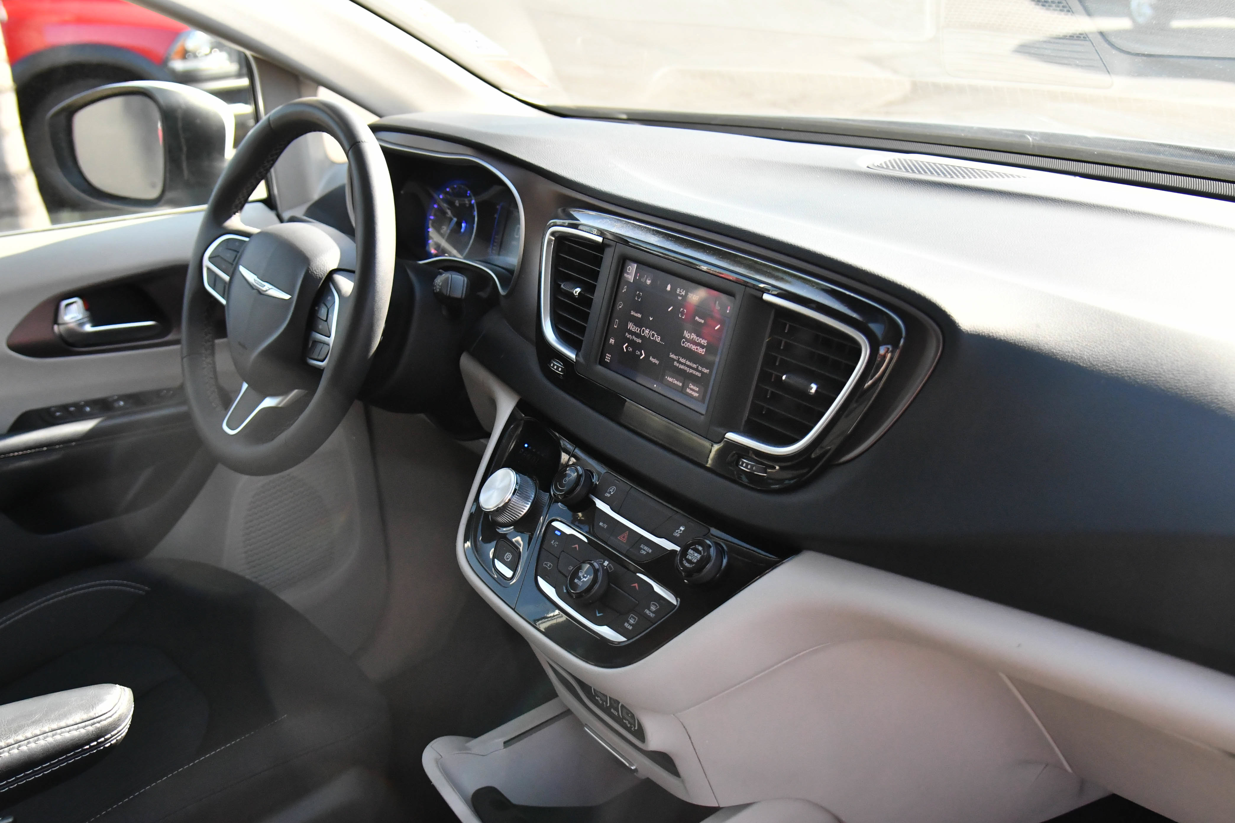 Used 2023 Chrysler Voyager LX FWD image 46