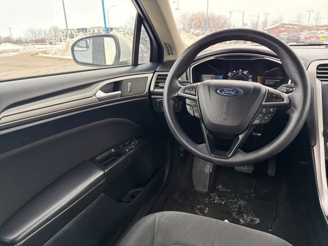 Used 2017 Ford Fusion SE w/ Fusion SE Technology Package image 14