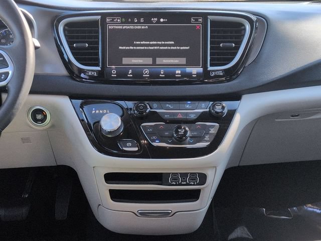 Used 2023 Chrysler Pacifica Touring-L FWD image 26