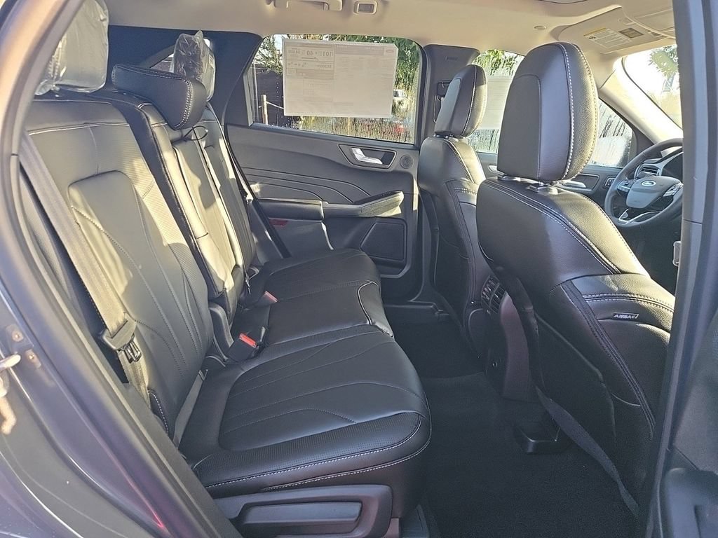 New 2025 Ford Escape SE w/ PHEV Premium Package FWD image 36