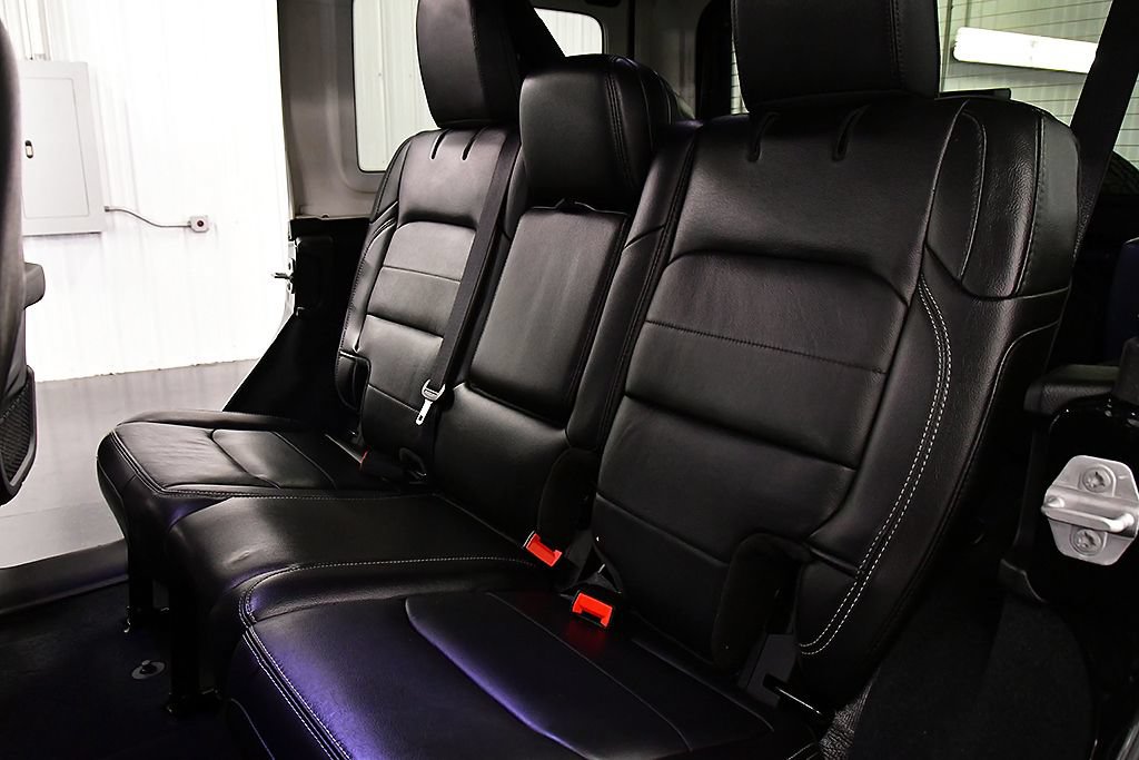 Used 2022 Jeep Wrangler Unlimited Sahara w/ LED Lighting Group AWD/4WD image 26