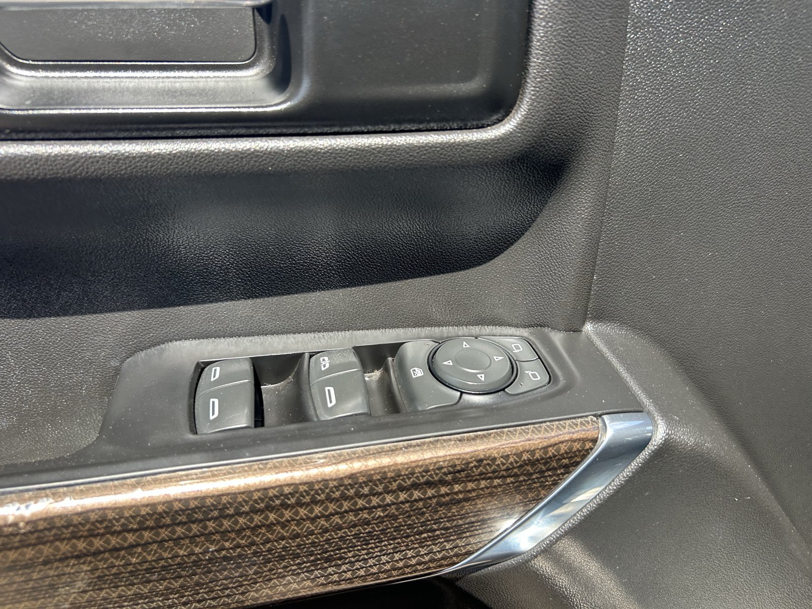 Used 2020 Chevrolet Silverado 1500 LT w/ All-Star Edition RWD image 29