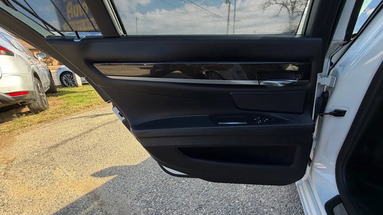 Used 2013 BMW 750i xDrive AWD/4WD image 15
