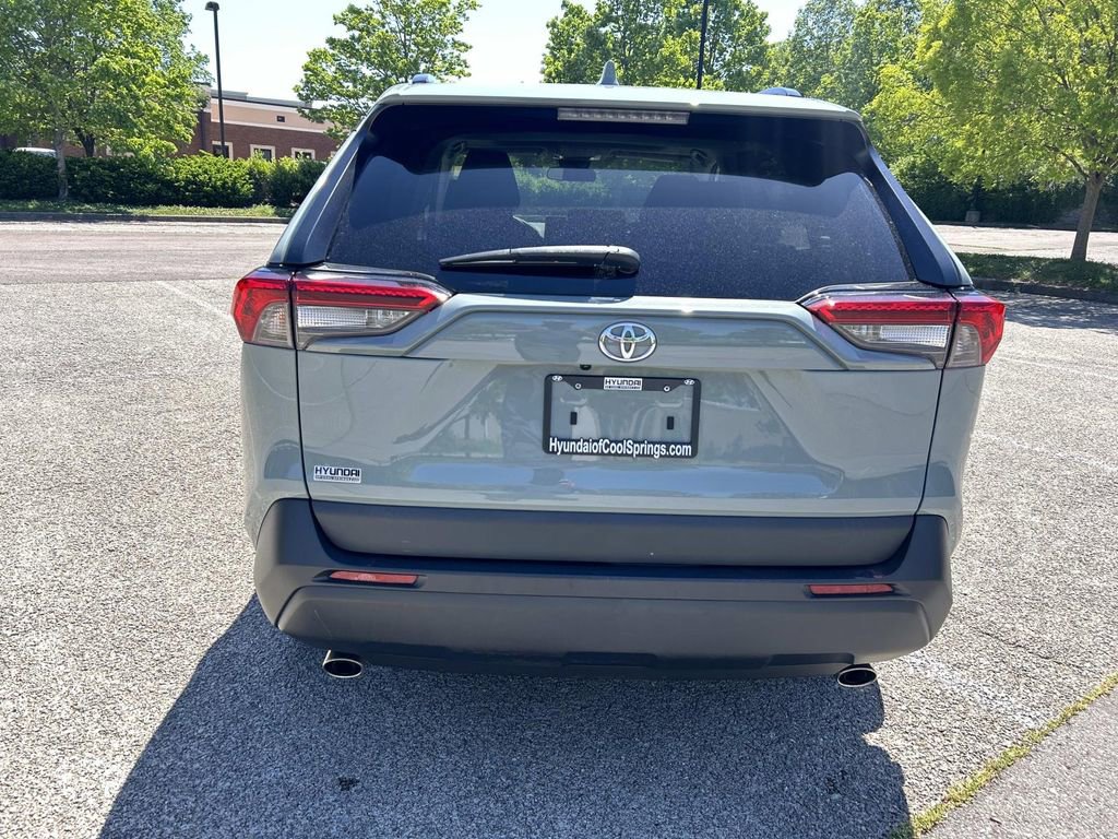 Used 2022 Toyota RAV4 XLE w/ Convenience Package FWD image 6