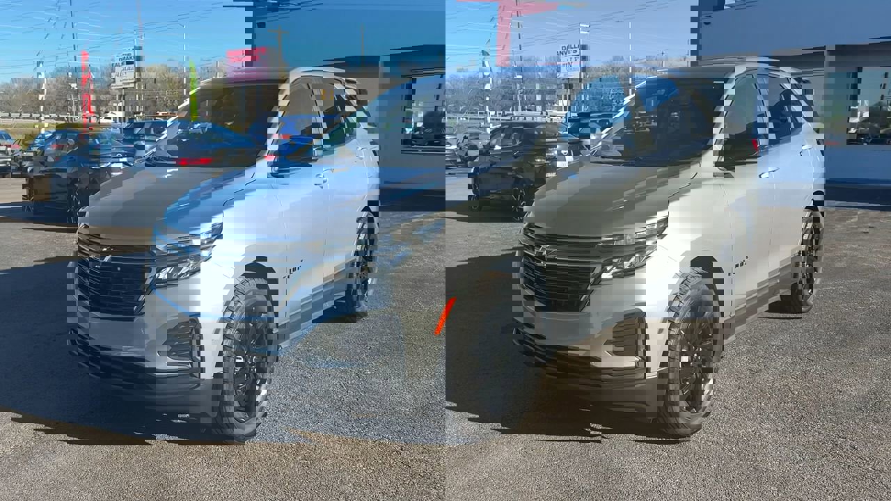 Used 2024 Chevrolet Equinox LS w/ LS Convenience Package image 3