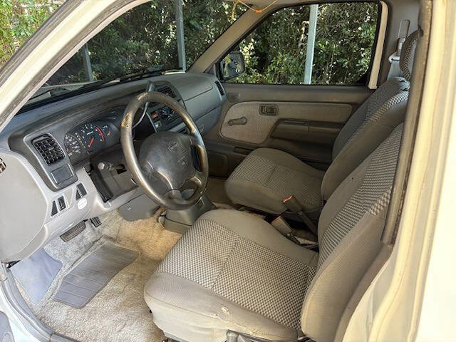 Used 2000 Nissan Frontier XE image 10