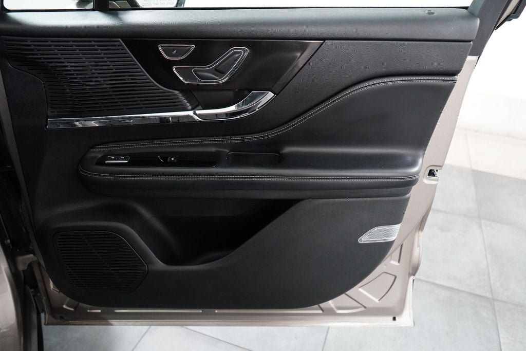 Used 2020 Lincoln Corsair FWD w/ Premium Package image 32