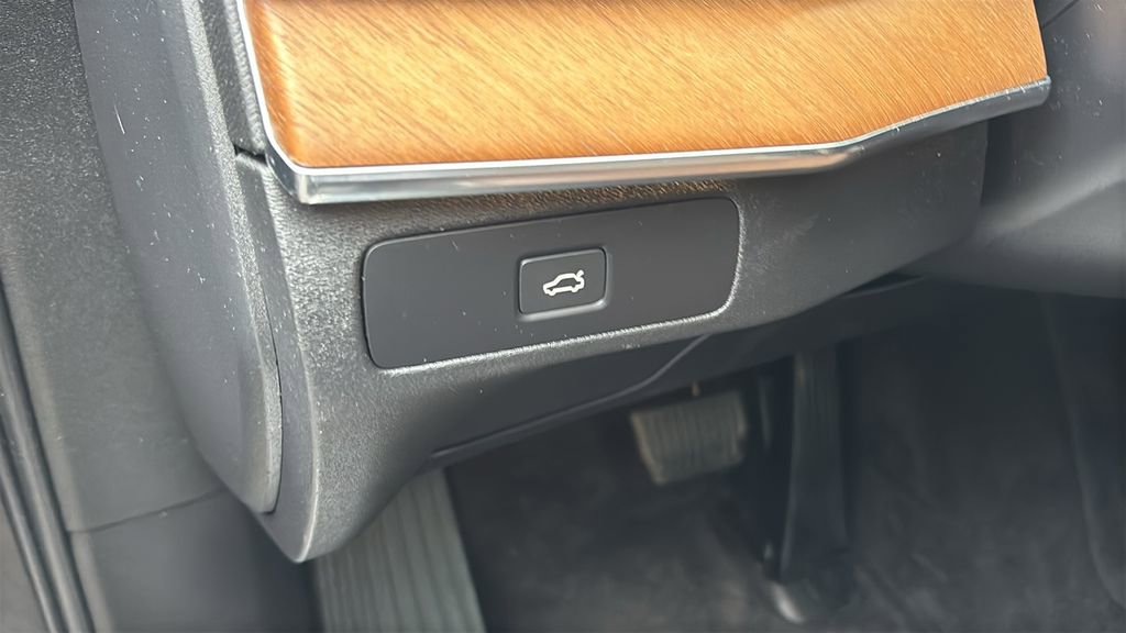 Certified 2023 Volvo XC90 B6 Plus AWD/4WD image 13