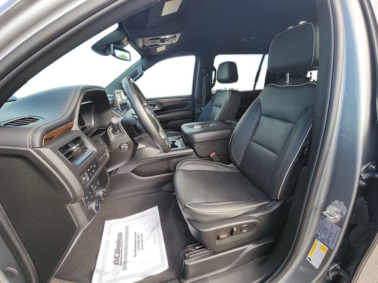Used 2023 Chevrolet Suburban Premier image 9