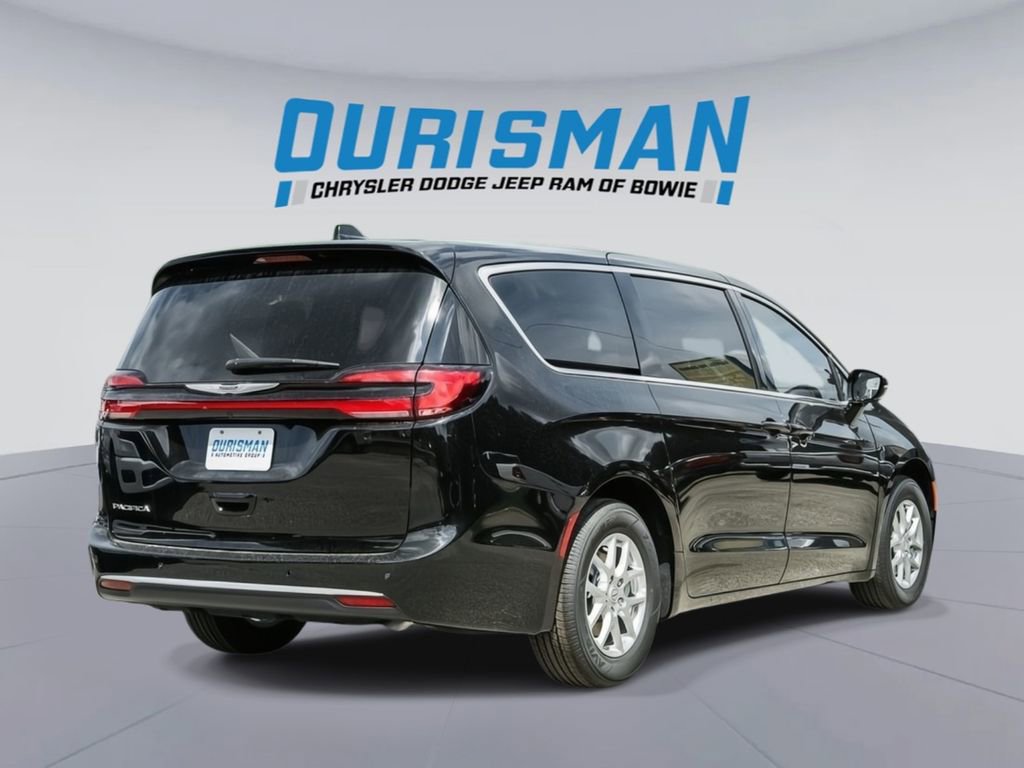 New 2025 Chrysler Pacifica Select FWD image 4