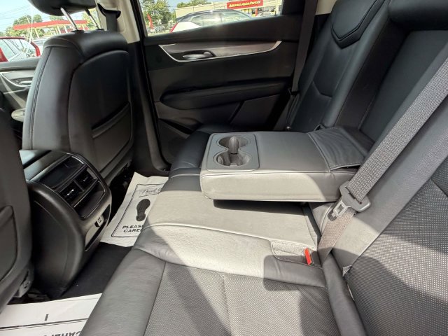 Used 2019 Cadillac XT5 Luxury w/ LPO, Black Ice Package AWD/4WD image 13