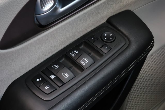 Used 2024 Chrysler Voyager LX image 20