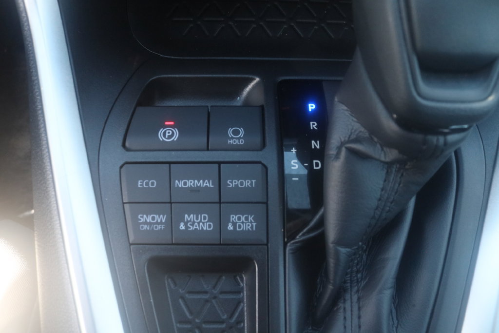 Used 2025 Toyota RAV4 XLE AWD/4WD image 15