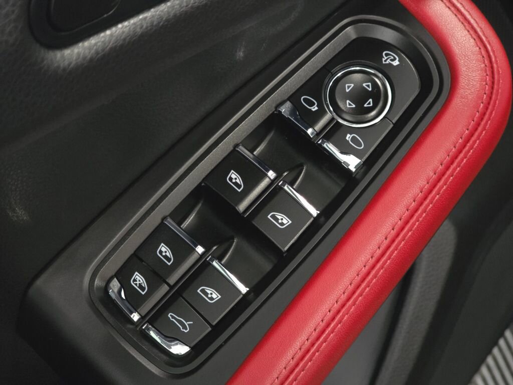 Certified 2024 Porsche Macan image 35