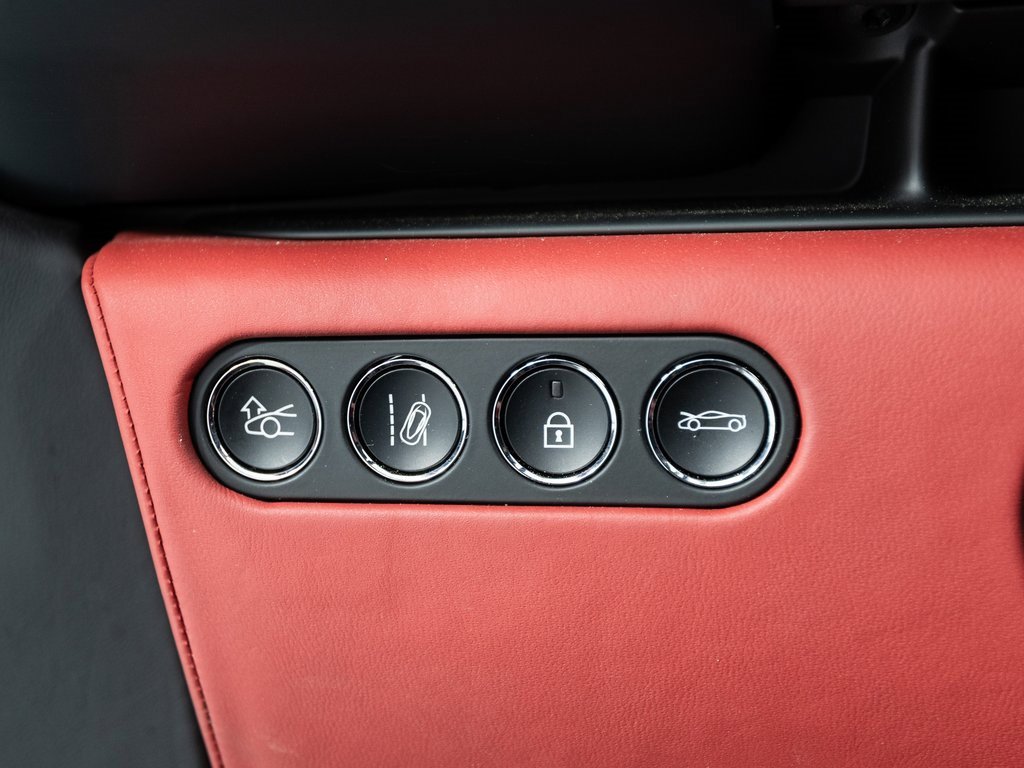 Used 2025 McLaren Artura Spider image 19