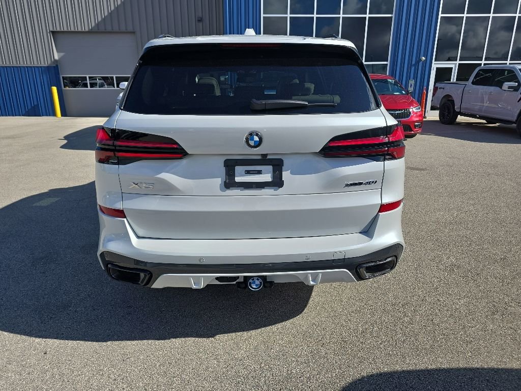 Used 2025 BMW X5 xDrive40i w/ M Sport Package AWD/4WD image 4