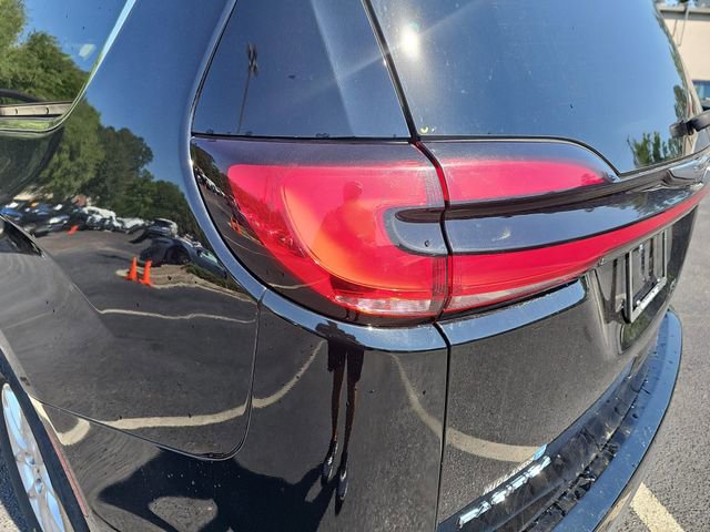 Used 2024 Chrysler Pacifica Touring-L FWD image 34