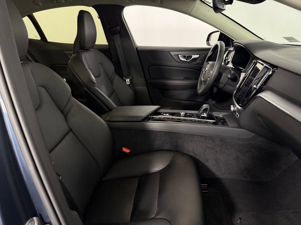 Used 2025 Volvo S60 B5 Core image 33