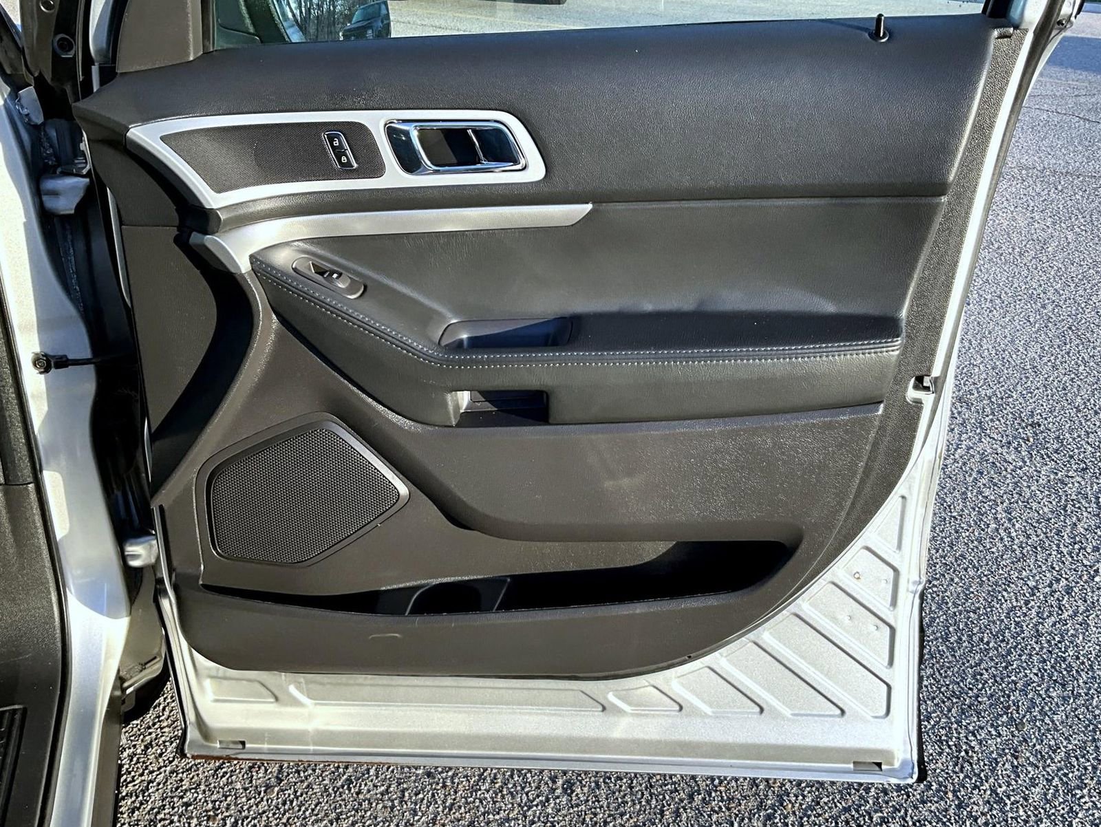 Used 2013 Ford Explorer XLT image 17