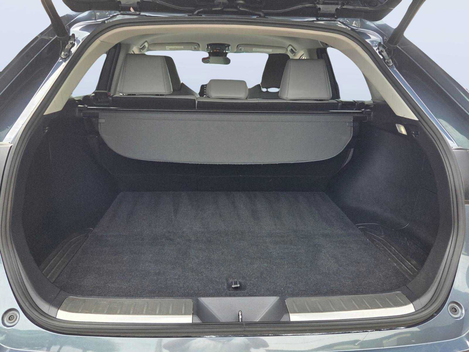 Used 2022 Toyota Venza XLE AWD/4WD image 6