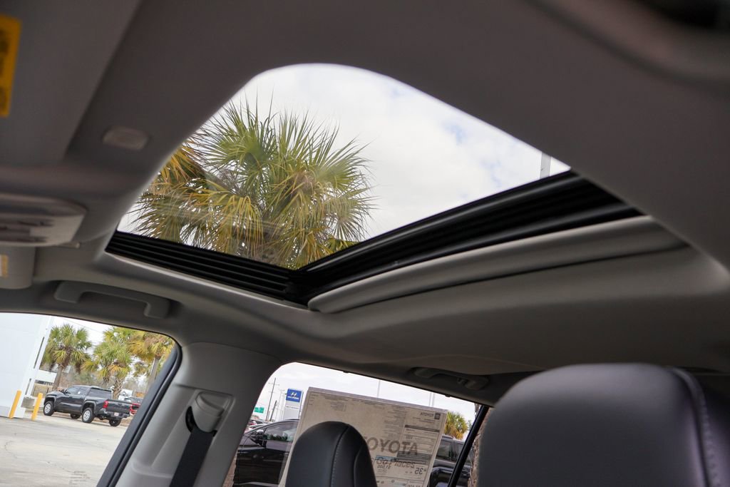 New 2026 Toyota Highlander Limited image 10