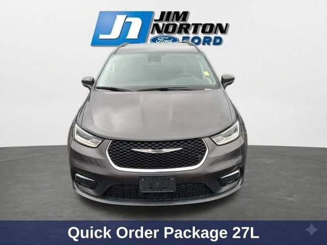 Used 2022 Chrysler Pacifica Touring-L FWD image 3