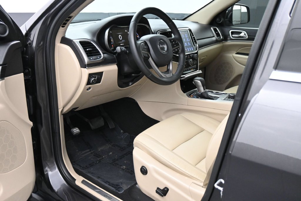 Used 2019 Jeep Grand Cherokee Limited AWD/4WD image 2
