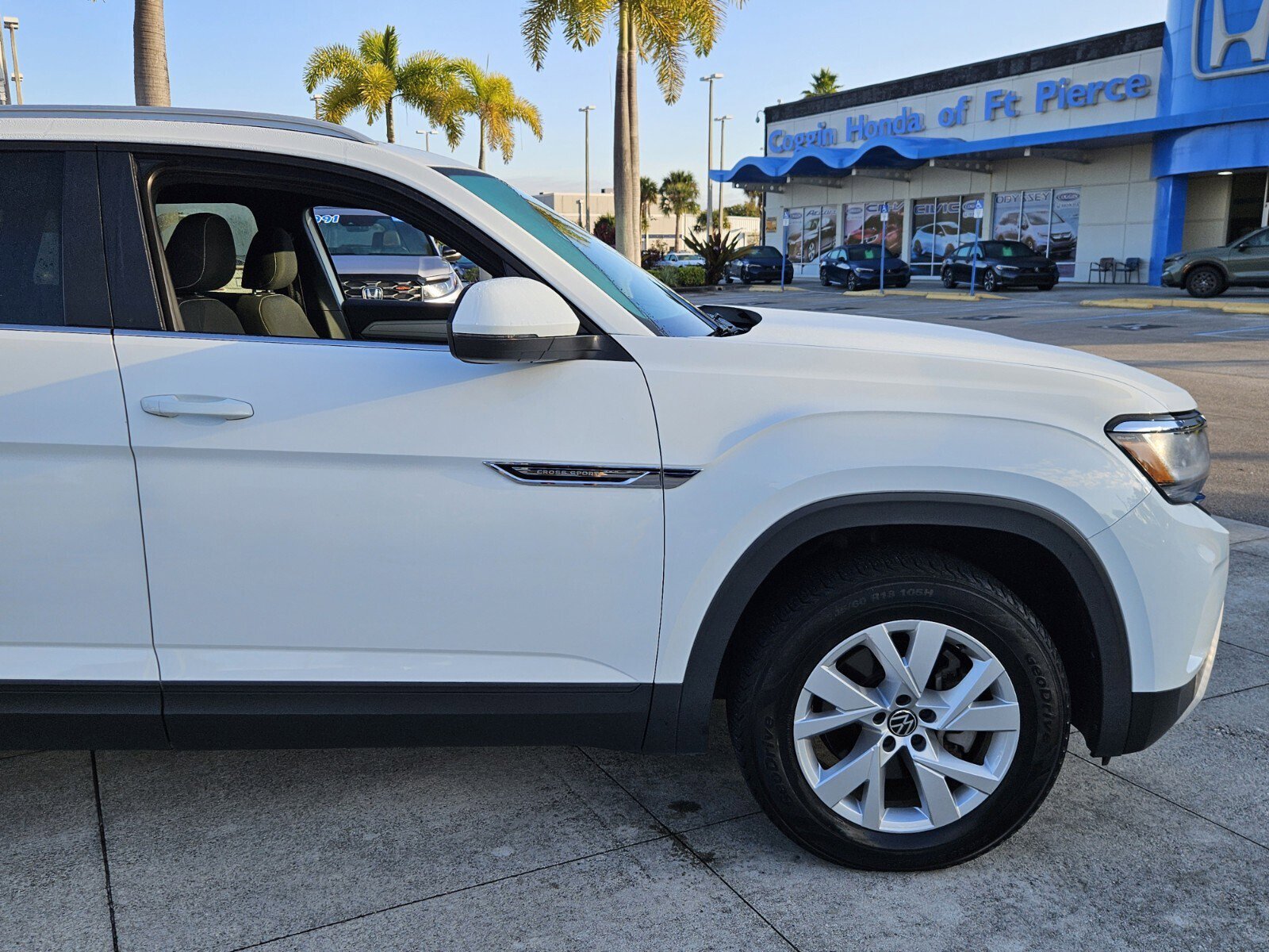 Used 2021 Volkswagen Atlas Cross Sport S image 2